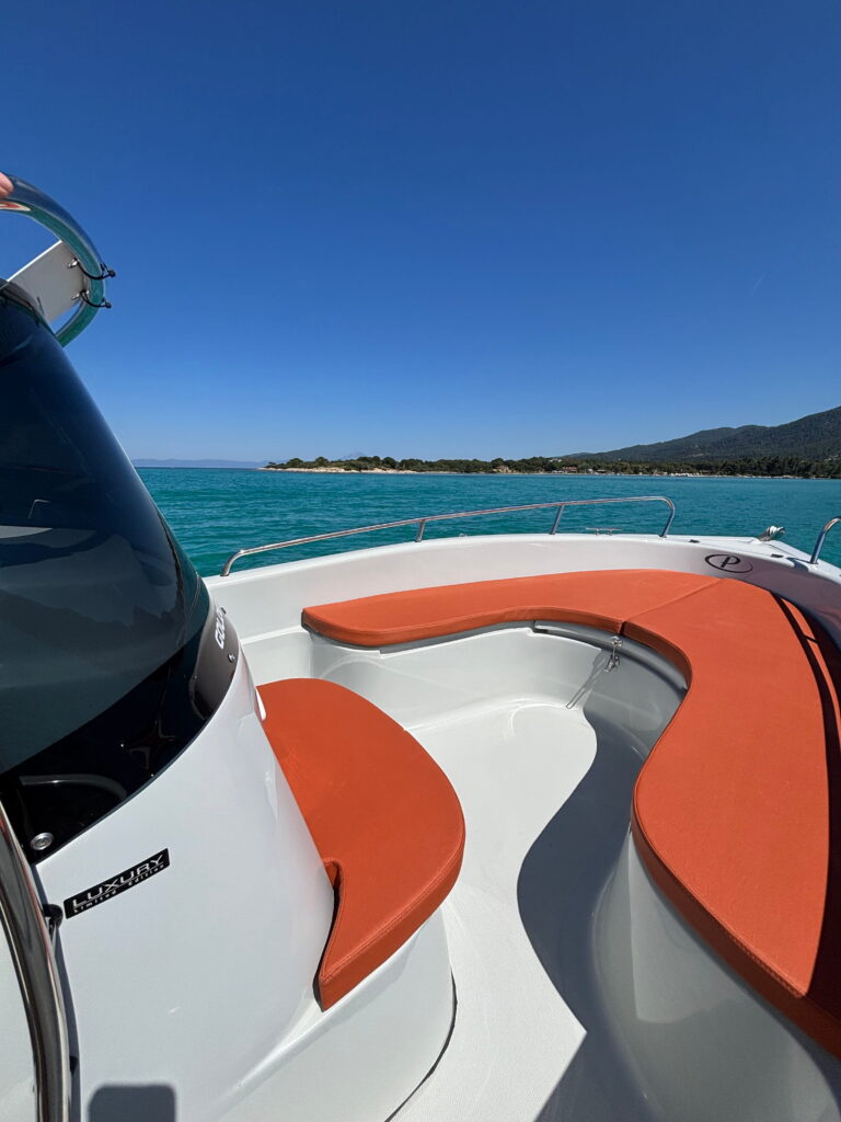 luxury boat rent