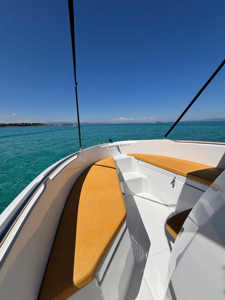 luxury boats for rent